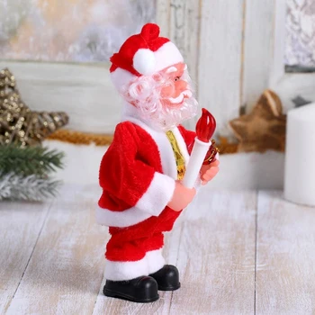 Santa Claus, con una vela y campana