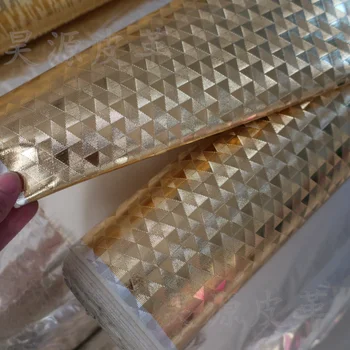 Sintético de la PU de Metal Triangular en relieve metálico decorativo material de cuero